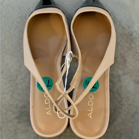 ALDO Tan & Black Pointed Toe Flats - Picture 4 of 6